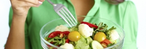 Woman-Eating-Salad-e1484321152795